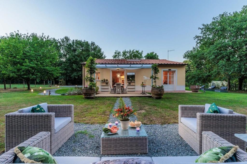 Villa Bassotta, A Charming Cottage Lucca Eksteriør billede